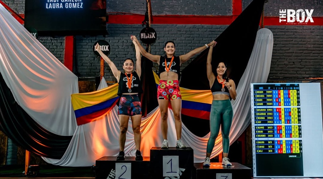 Atleta entrenando fuerza